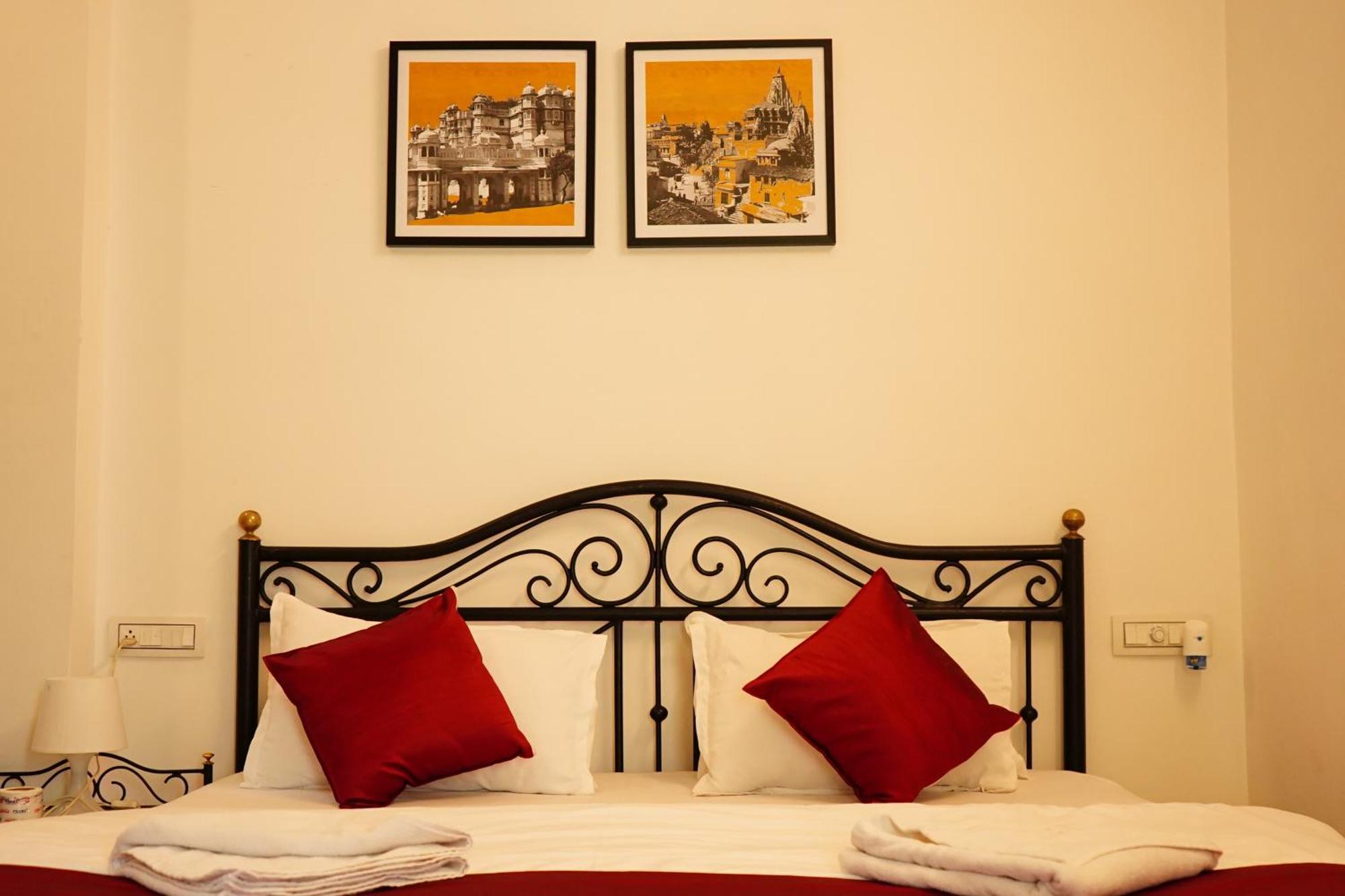 Rising Shemesh Home Stay Udaipur Luaran gambar