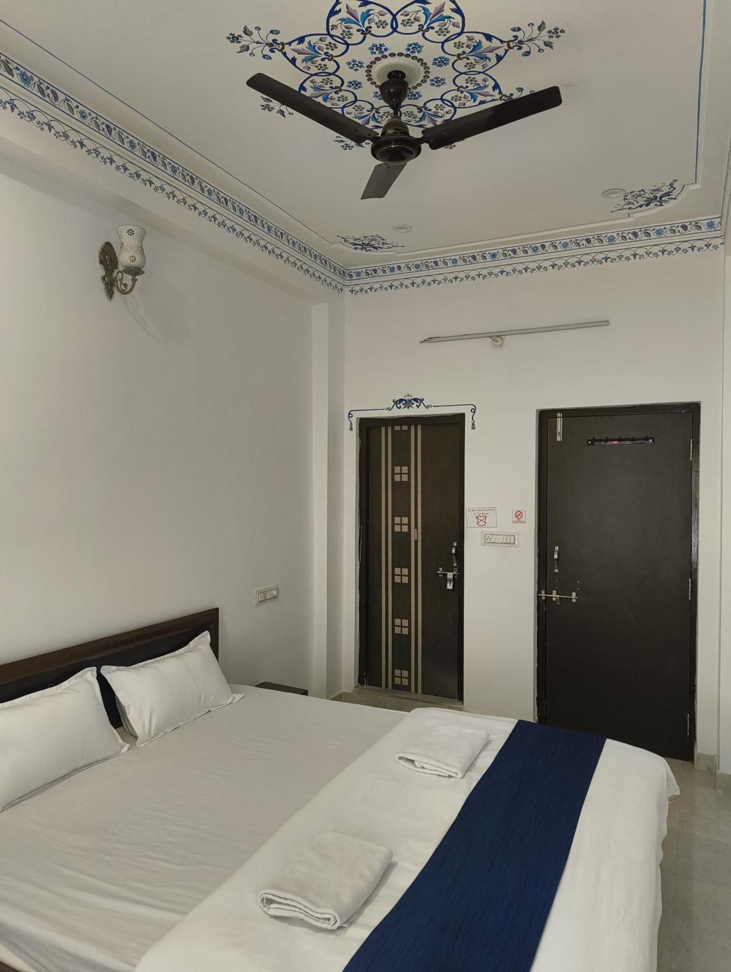 Rising Shemesh Home Stay Udaipur Luaran gambar