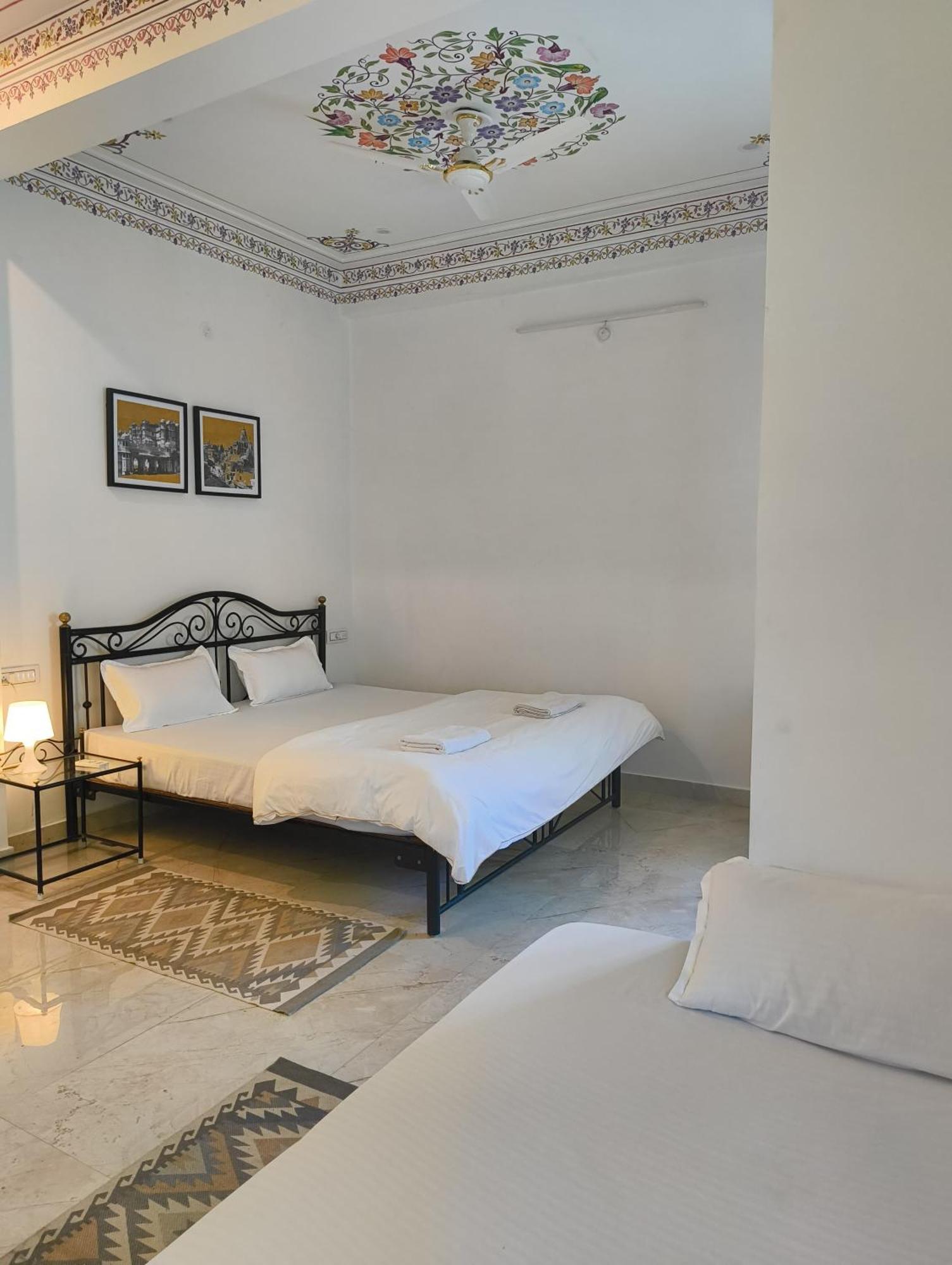 Rising Shemesh Home Stay Udaipur Luaran gambar