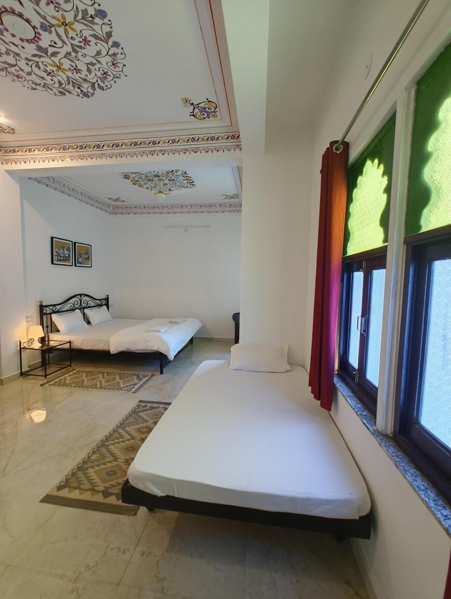 Rising Shemesh Home Stay Udaipur Luaran gambar