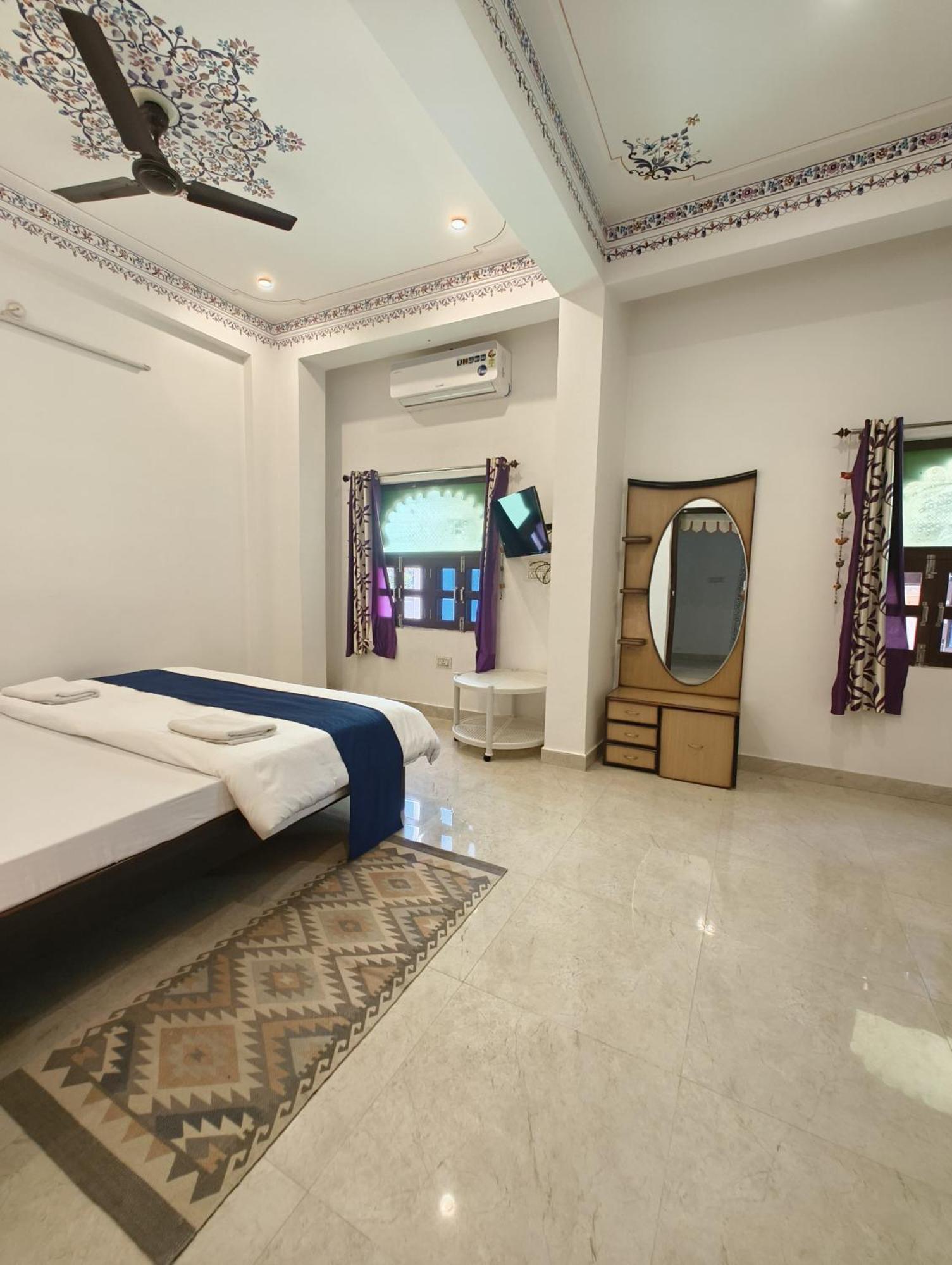 Rising Shemesh Home Stay Udaipur Luaran gambar