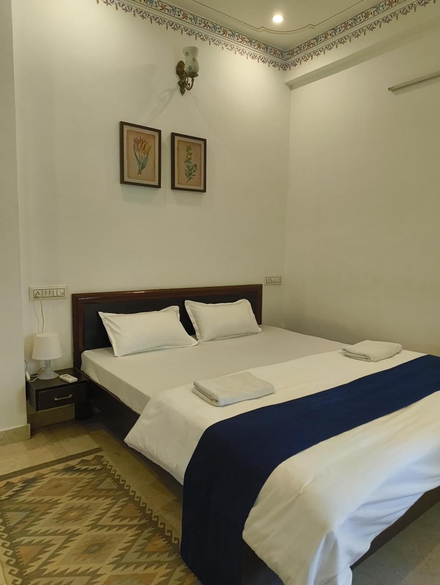 Rising Shemesh Home Stay Udaipur Luaran gambar